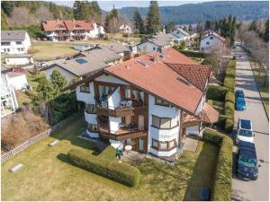 une vue sur le toit d'une maison dans l'établissement Bärenhüsli No 2, à Titisee