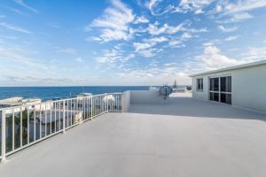 a large balcony with a view of the ocean at Kings Beachside Escape spacious apartment centrally located in Caloundra