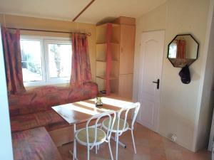 Fotografia z galérie ubytovania Mobil home dans camping aquatique Hyères v destinácii Hyères