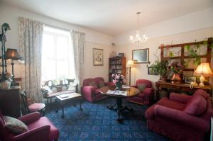 Posezení v ubytování O Donovans Hotel