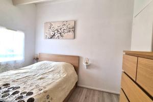 Una cama o camas en una habitación de Chez Laura et Benjamin ! Maison à la plage climatisée