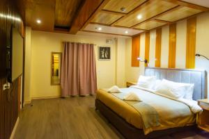 Postel nebo postele na pokoji v ubytování Raim Hotel