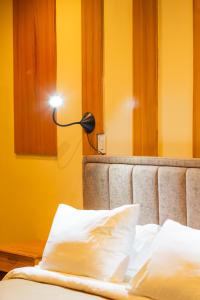 Postel nebo postele na pokoji v ubytování Raim Hotel