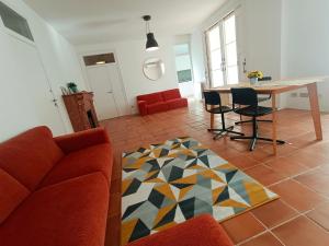 a living room with a table and chairs at Arc De Triumph Rooms in Barcelona