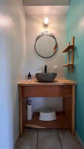 a bathroom with a sink and a mirror at Maison entre lac et montagne in Prunières