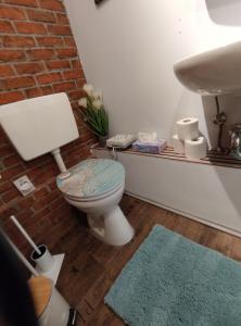 a bathroom with a toilet and a sink at Für Alleinreisende-1 Person- Single Room- Rustikales freistehendes Mini Holzfass zum Schlafen, mit angrenzendem Badezimmer! in Leverkusen +3 photos