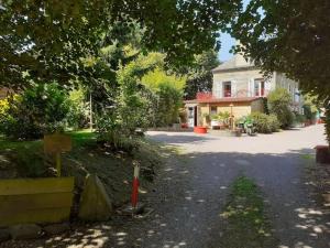 an empty street in front of a house at Chambre liberté in Condé-sur-Noireau