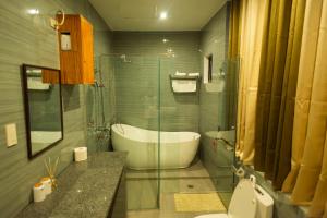 Koupelna v ubytování Raim Hotel