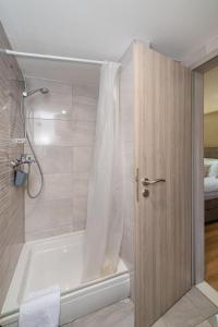 Et badeværelse på Star room + 34 billeder