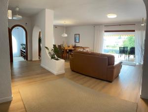 a living room with a couch and a dining room at Casa Anemone in Denia