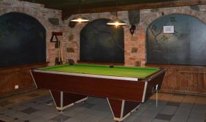 Biliár nebo kulečník v ubytování Hotel Tukums