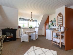 a kitchen and dining room with a table and a fireplace at Charming Apartment in Wei enbrunn near Forest in Weißenbrunn