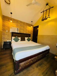 a bedroom with a large bed in a room at Hotel Height's - Kalka ji in New Delhi