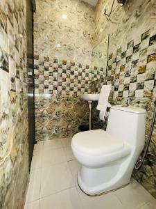 Ванна кімната в Hotel Height's - Kalka ji