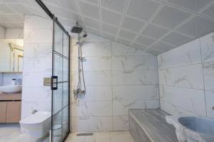 Koupelna v ubytování Villa Tutar 2