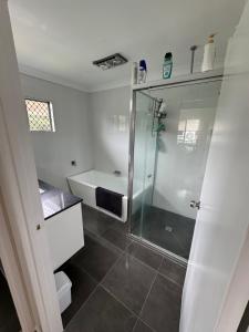 Ảnh trong thư viện ảnh của Spacious Home with Large Entertainment Area ở Rockhampton