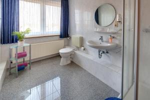 WH Monteurhotel Papenburg Nord tesisinde bir banyo