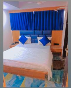 Cama o camas de una habitación en hotel shivkunj