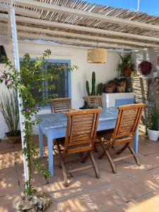 a blue table and chairs on a patio at La melillera in Las Hortichuelas Bajas