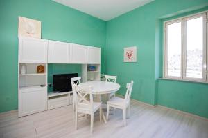 Η κουζίνα ή μικρή κουζίνα στο Una Finestra Sul Mare +8 φωτογραφίες