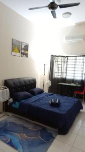 a bedroom with a bed with a blue blanket at Telang Guest House Tasik Raban in Kampong Kuala Chegar