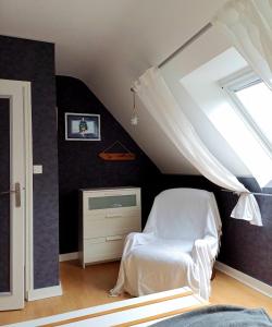 Кровать или кровати в номере La maison bleue, entre terre et mer