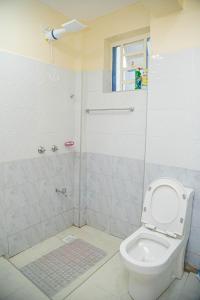 a bathroom with a toilet and a shower at The Furnished Homes KE, Lake View & GYM in Nakuru