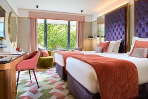 Letto o letti in una camera di The Fitzwilliam Hotel
