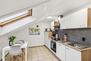 a kitchen with white cabinets and a sink at Zentrale, Große & Moderne Unterkunft in Koblenz in Koblenz