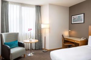 Postel nebo postele na pokoji v ubytování DoubleTree by Hilton Luxembourg