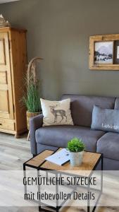 a living room with a couch and a coffee table at Alpenflair im Ferienpark Oberallgäu- Pool- Sauna- Bikepark- Skilift- Loipe- Wanderwege- stilvoll und kinderfreundlich in Missen-Wilhams