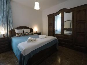 Ліжко або ліжка в номері Casa do Henrique