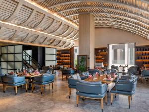 Posezení v ubytování Alwadi Hotel Doha - MGallery Collection