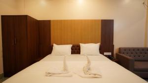 Hotel New Sagar Priya !! Beachfront with Swimming Pool !!客房内的一张或多张床位