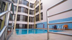 Hotel New Sagar Priya !! Beachfront with Swimming Pool !!内部或周边的泳池