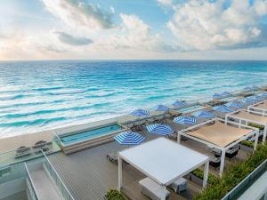 an overhead view of a beach with chairs and umbrellas at Hilton Cancun Mar Caribe All-Inclusive Resort in Cancún