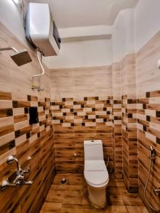 A bathroom at Hotel Sangam View