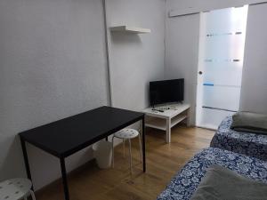 Televízia a/alebo spoločenská miestnosť v ubytovaní Pension Casa De Barca