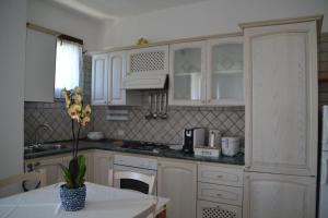 A kitchen or kitchenette at Casa delle Conchiglie