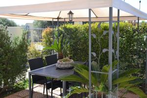 A garden outside Casa delle Conchiglie