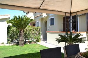 A garden outside Casa delle Conchiglie