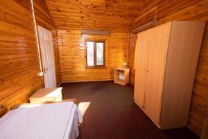 a room with a bed in a wooden cabin at Cənnət Məkən Göygöl in Goygol