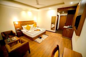 Rúm í herbergi á Simsa Heights Manali