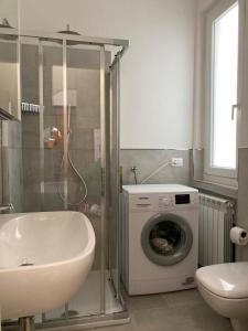 a bathroom with a washing machine and a washer at Gianna's cosy apartment in Monterosso al Mare