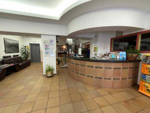 a lobby with a bar in the middle of a room at Hotel Refugi dels Isards in Pas de la Casa