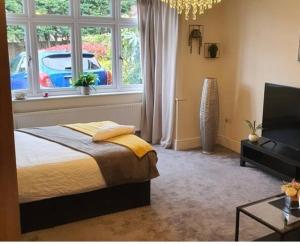 a bedroom with a bed and a car in a window at Spacious 4 bedroom house. in Earley