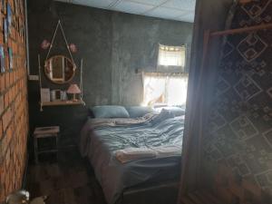 En eller flere senge i et værelse på Nhà Mìn