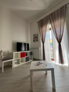 a living room with a tv and a table at Luna's Apartment in Sant'Agnello