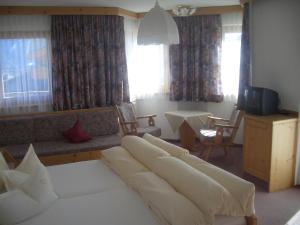 TV a/nebo společenská místnost v ubytování Aparthotel Garni am Johannesbrunnen