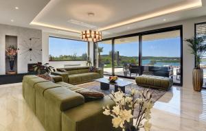 Χώρος καθιστικού στο Awesome Home In Medulin